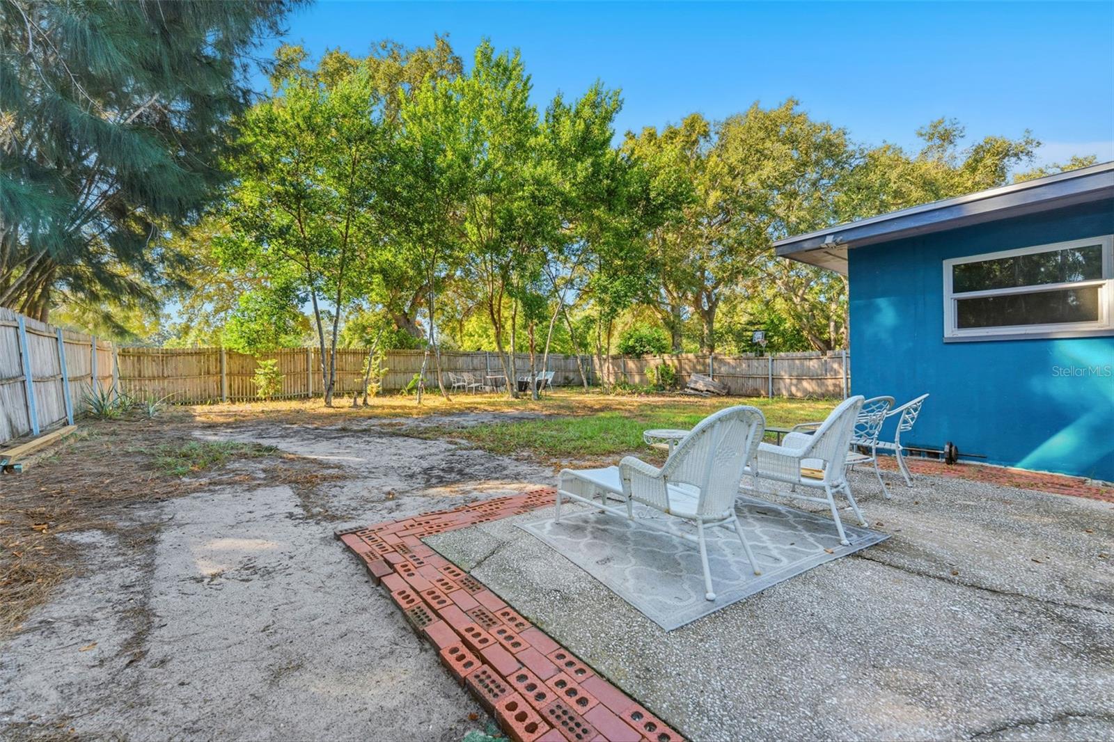 Image 19 of 29 For 1485 Overlea Street