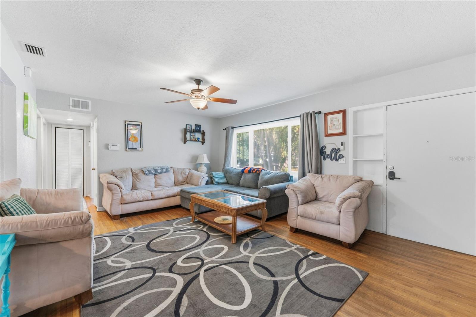 Image 3 of 29 For 1485 Overlea Street