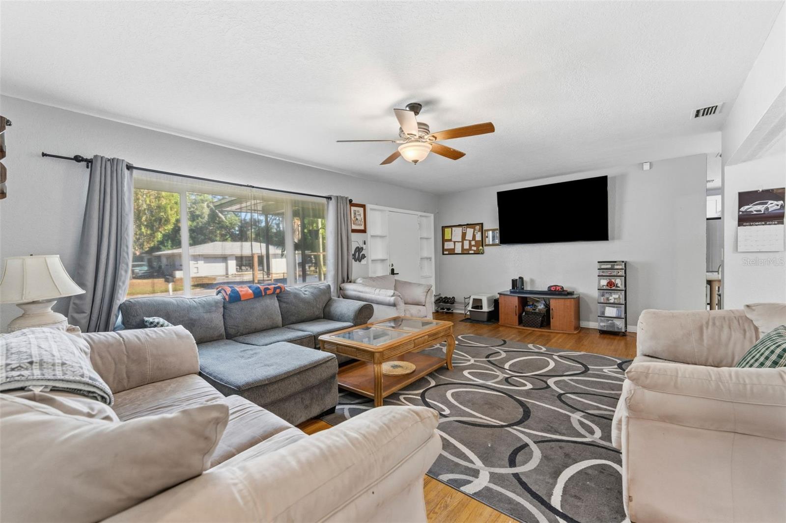 Image 4 of 29 For 1485 Overlea Street