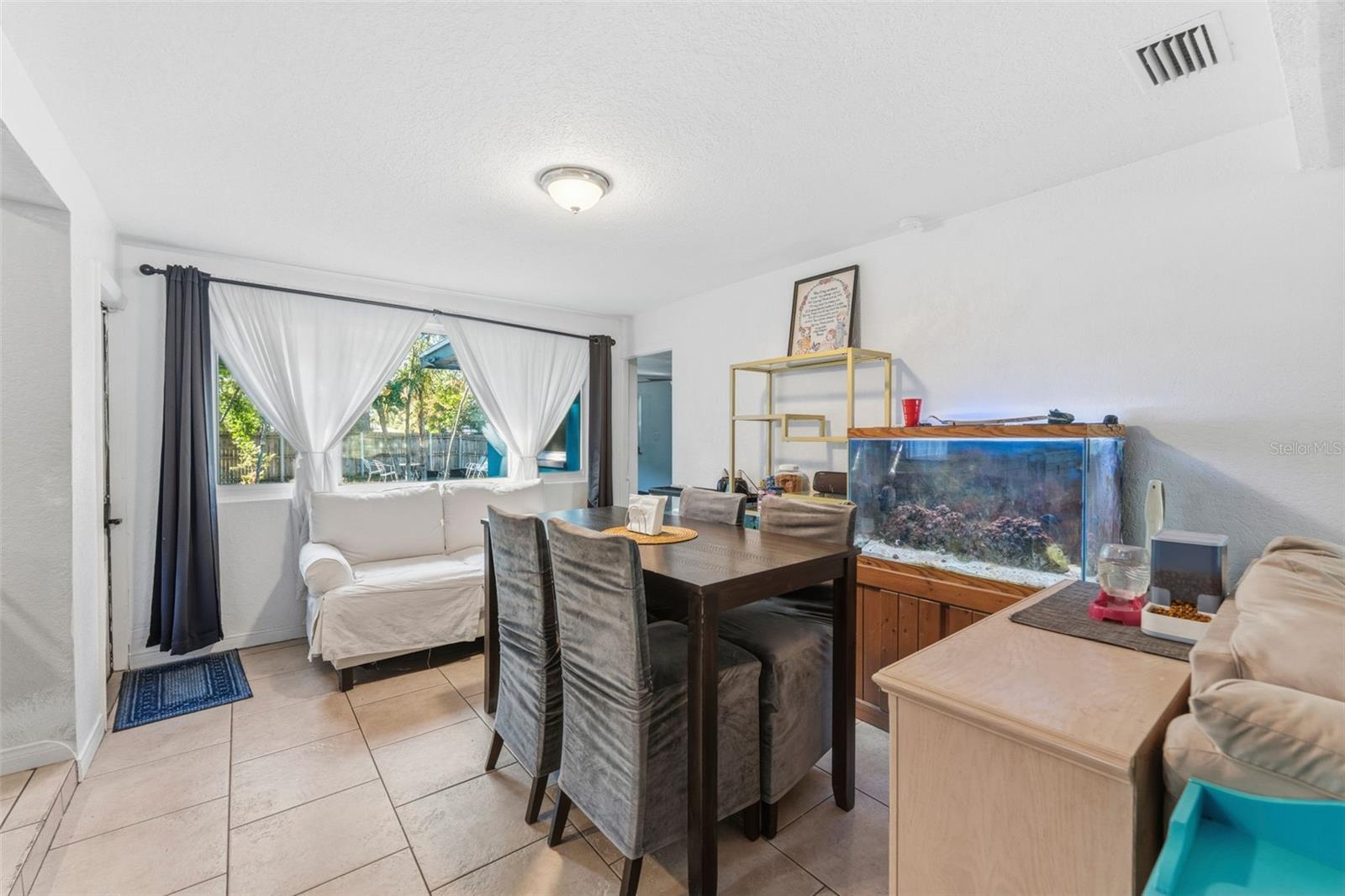 Image 5 of 29 For 1485 Overlea Street