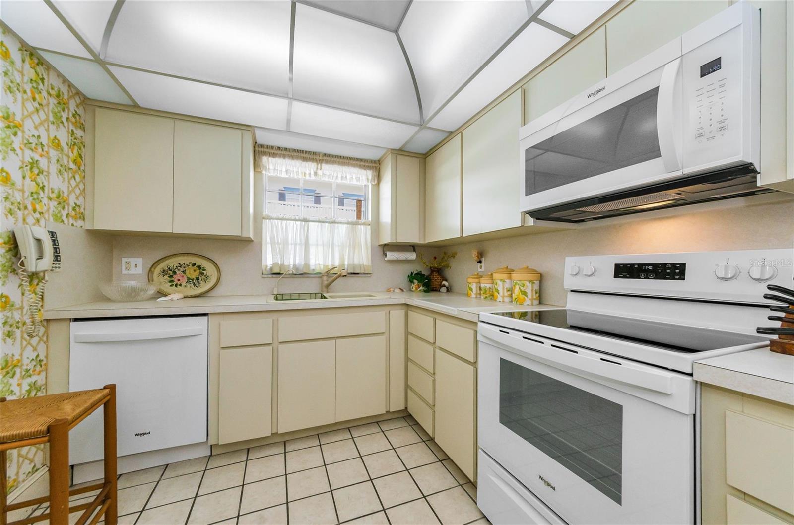 Image 6 of 25 For 131 Bluff View Drive 308