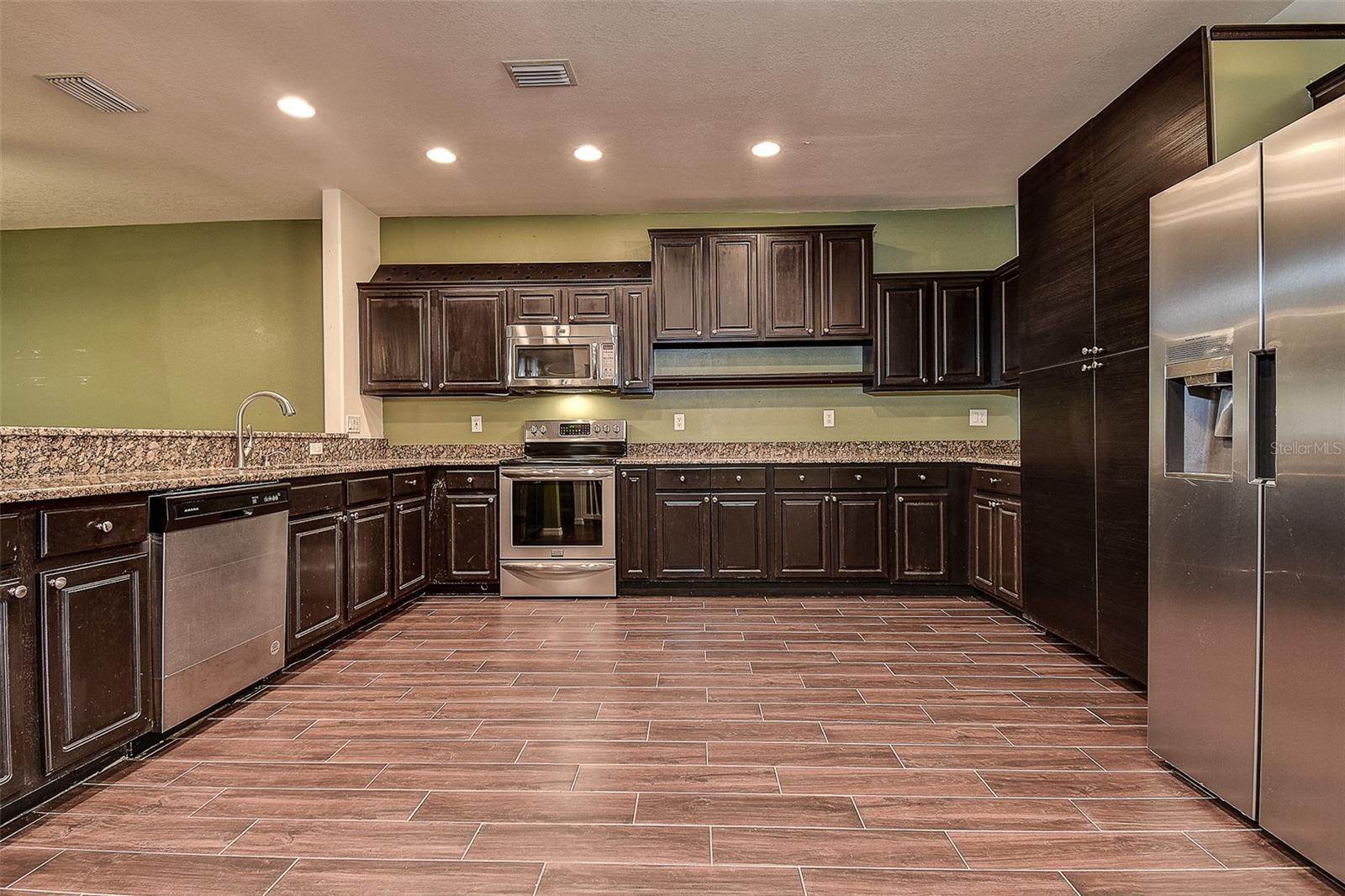 Image 11 of 41 For 914 Woodbridge Court