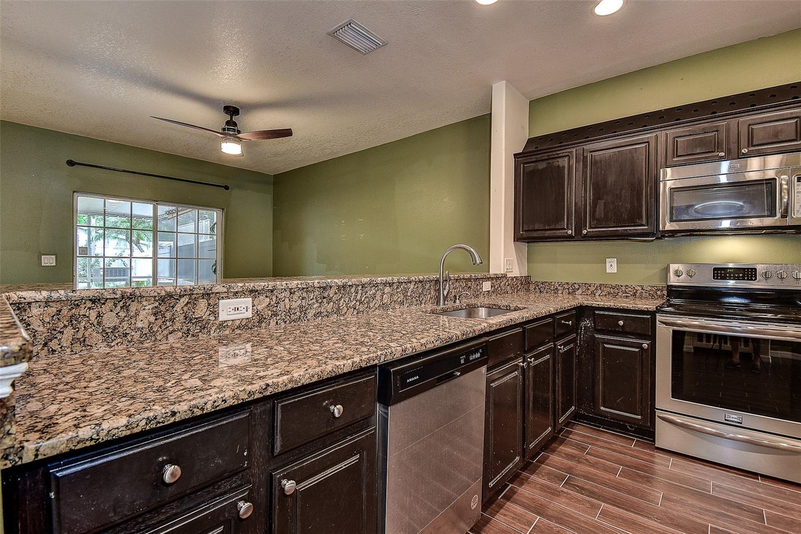 Image 12 of 41 For 914 Woodbridge Court