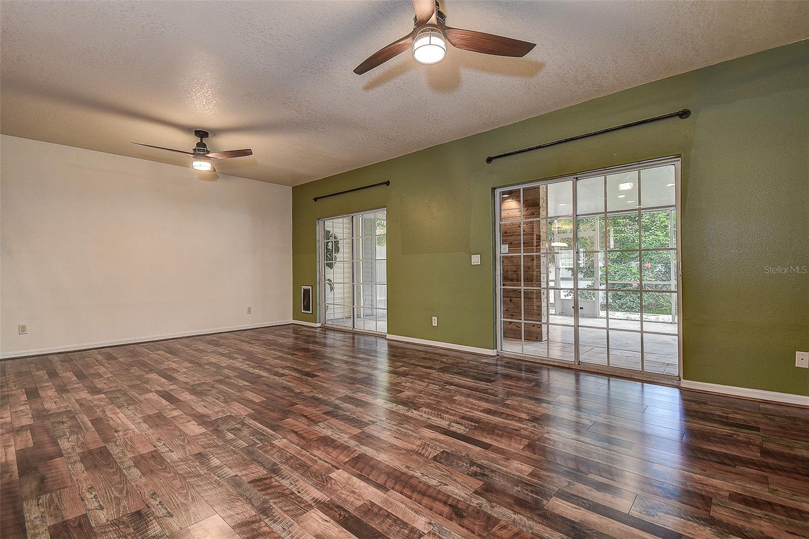 Image 15 of 41 For 914 Woodbridge Court