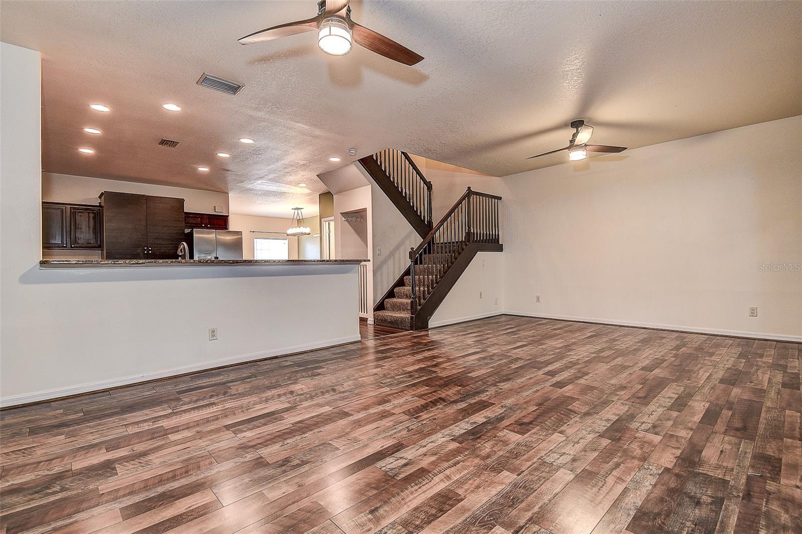 Image 16 of 41 For 914 Woodbridge Court