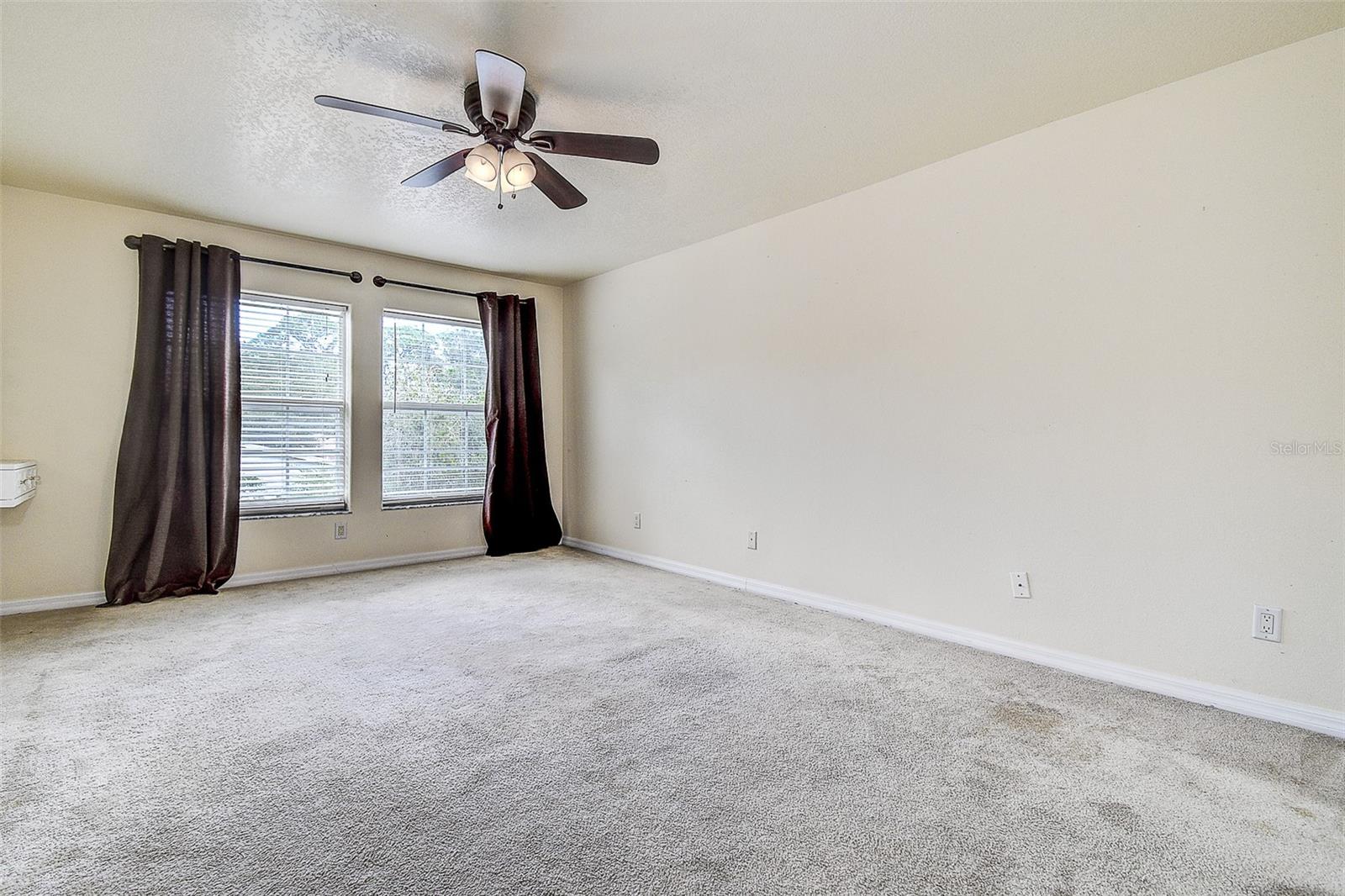 Image 23 of 41 For 914 Woodbridge Court