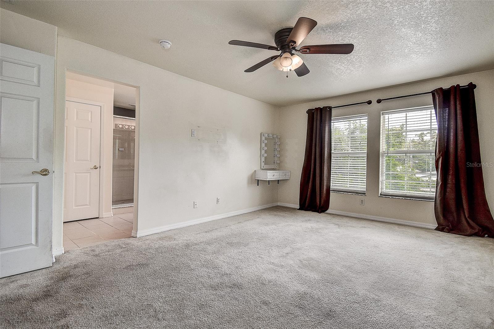 Image 24 of 41 For 914 Woodbridge Court