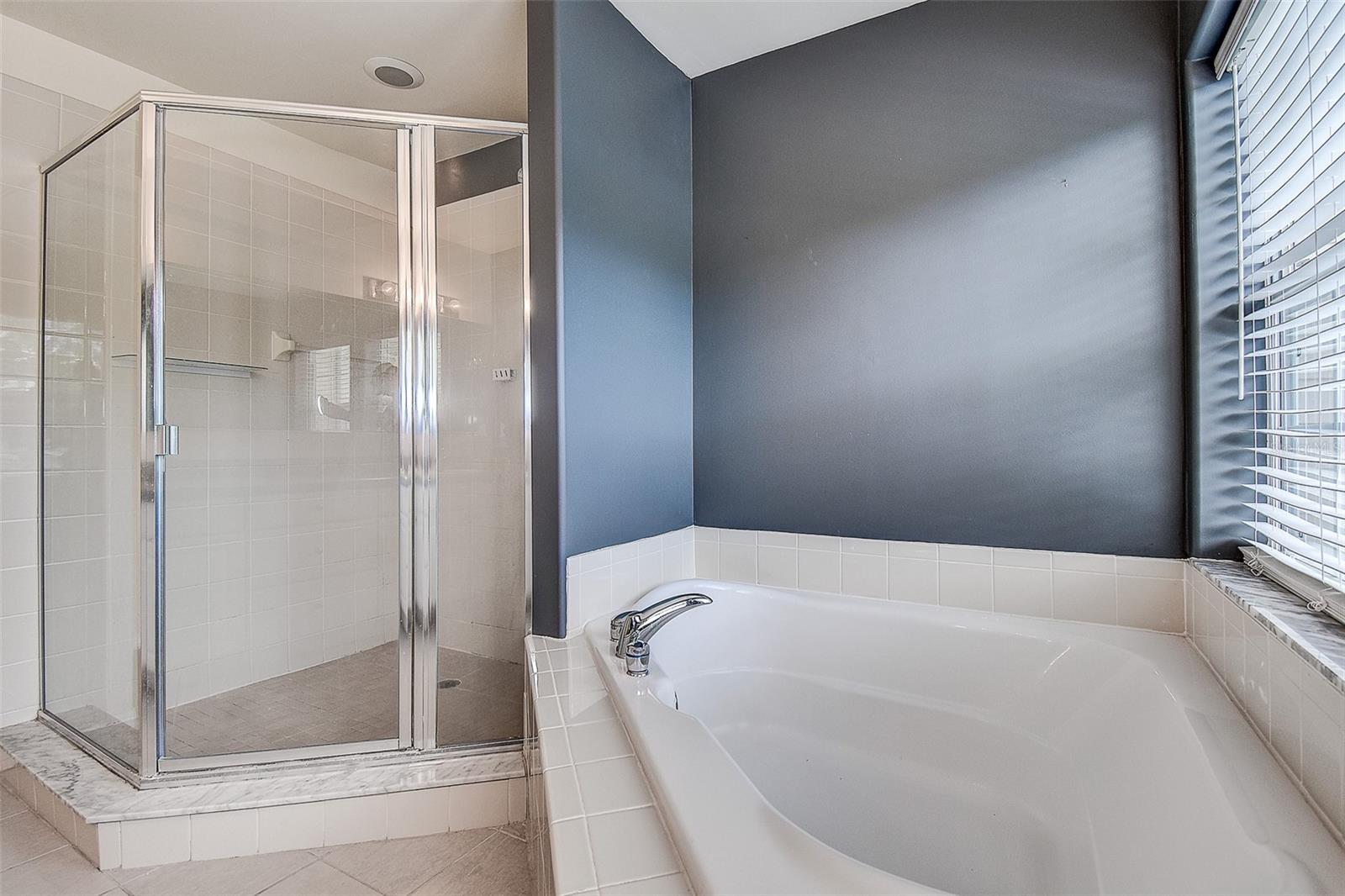 Image 28 of 41 For 914 Woodbridge Court