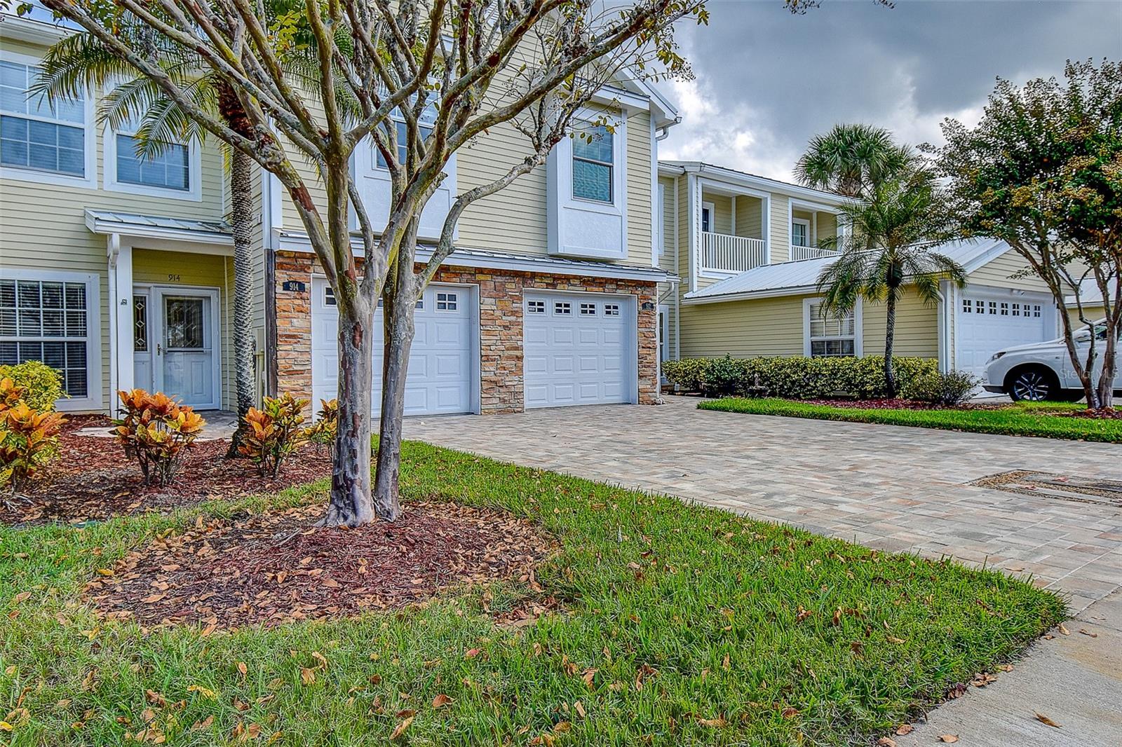 Image 3 of 41 For 914 Woodbridge Court