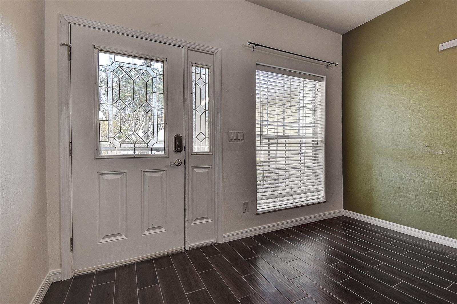 Image 6 of 41 For 914 Woodbridge Court