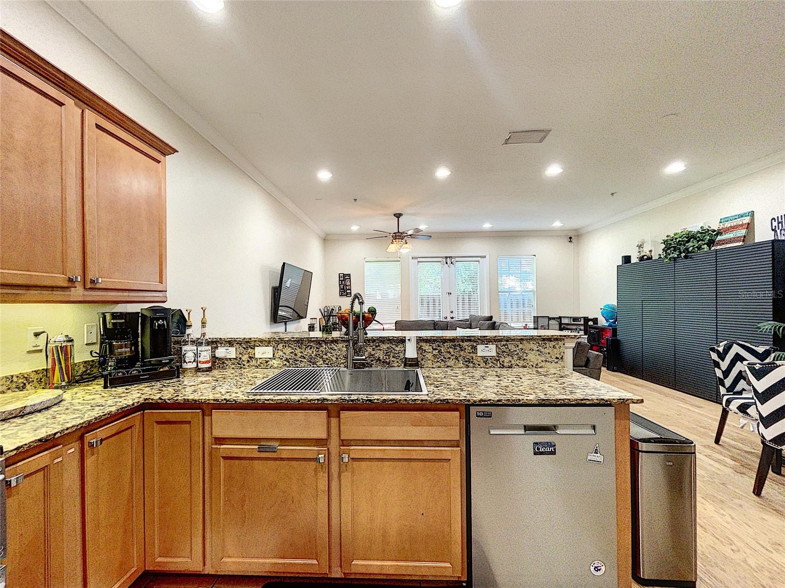 Image 20 of 53 For 3210 Horatio Street 10