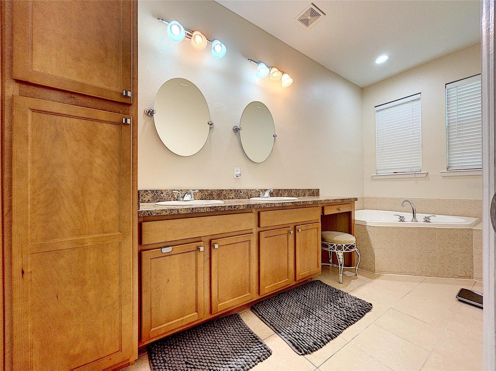 Image 36 of 53 For 3210 Horatio Street 10