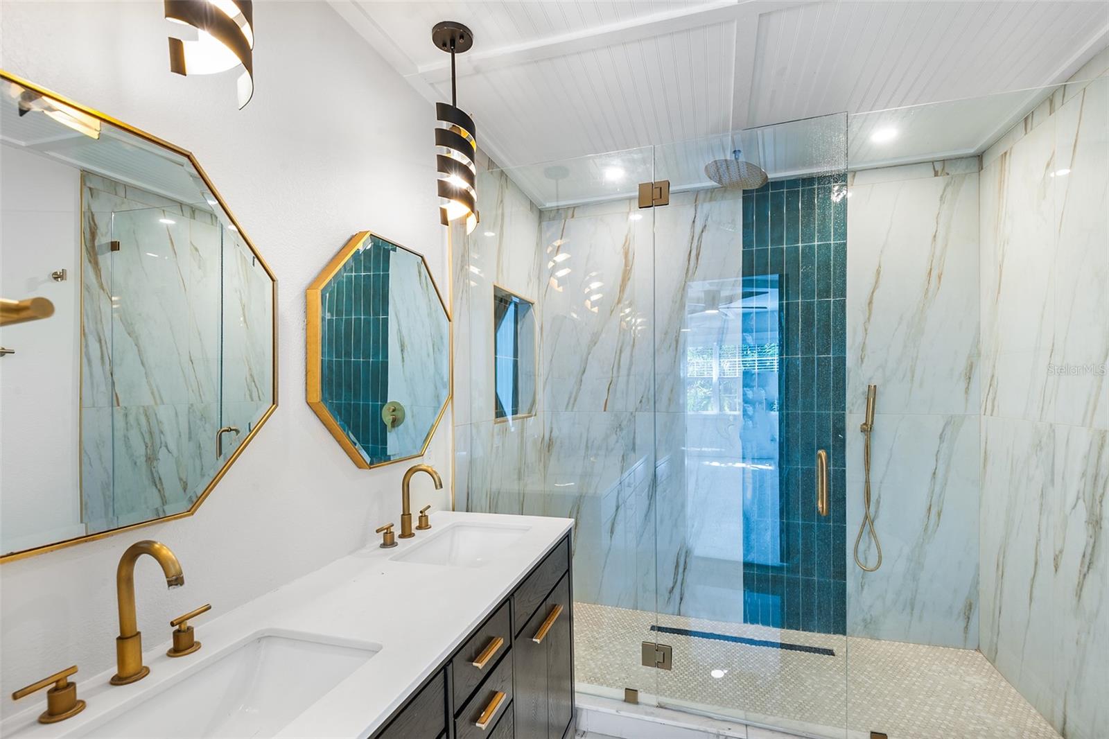 Image 15 of 37 For 810 22nd Street N