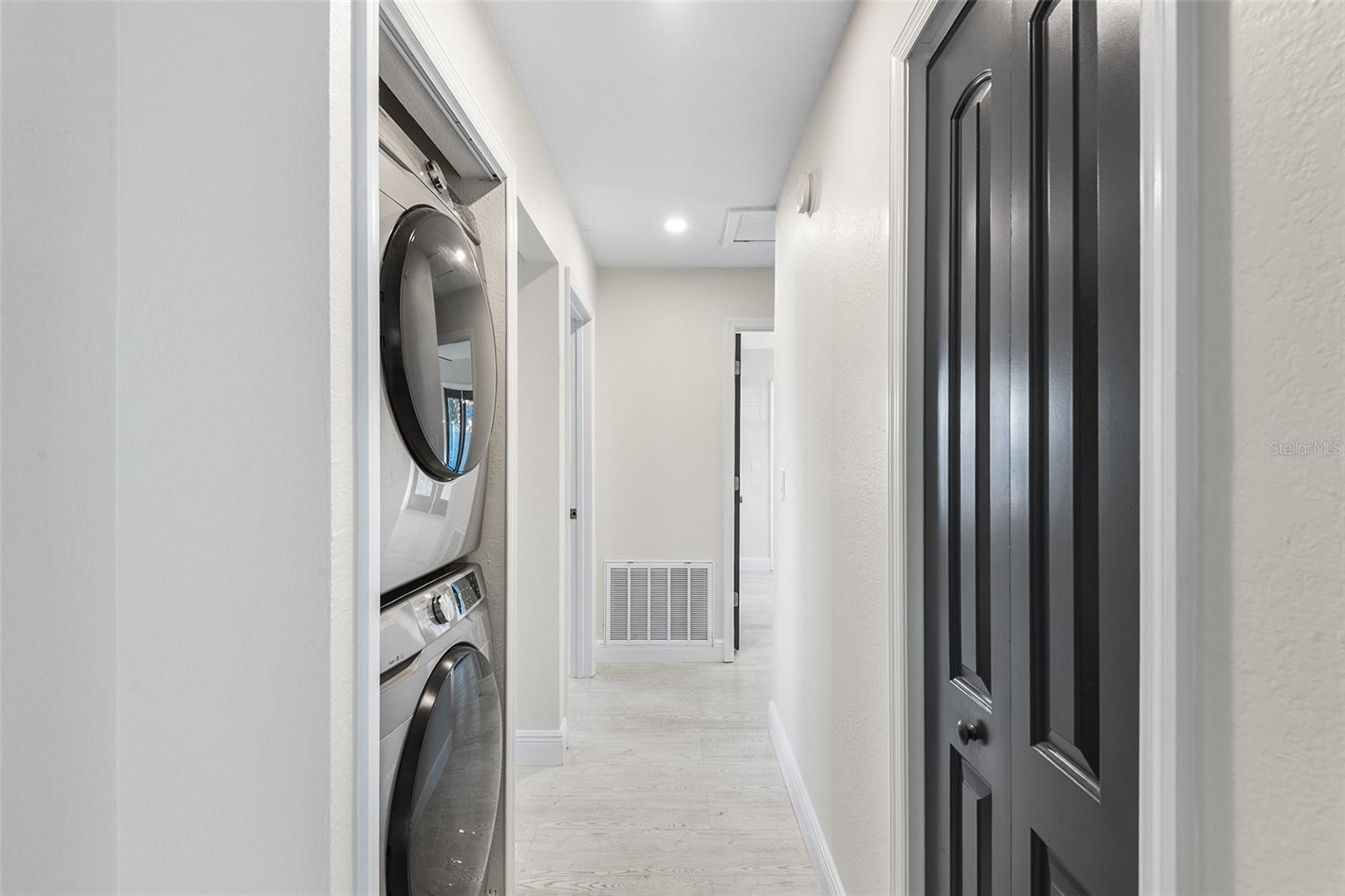 Image 17 of 37 For 810 22nd Street N