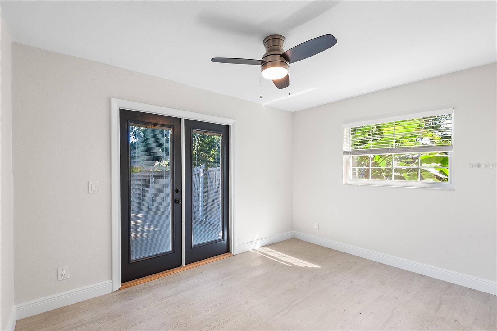 Image 22 of 37 For 810 22nd Street N