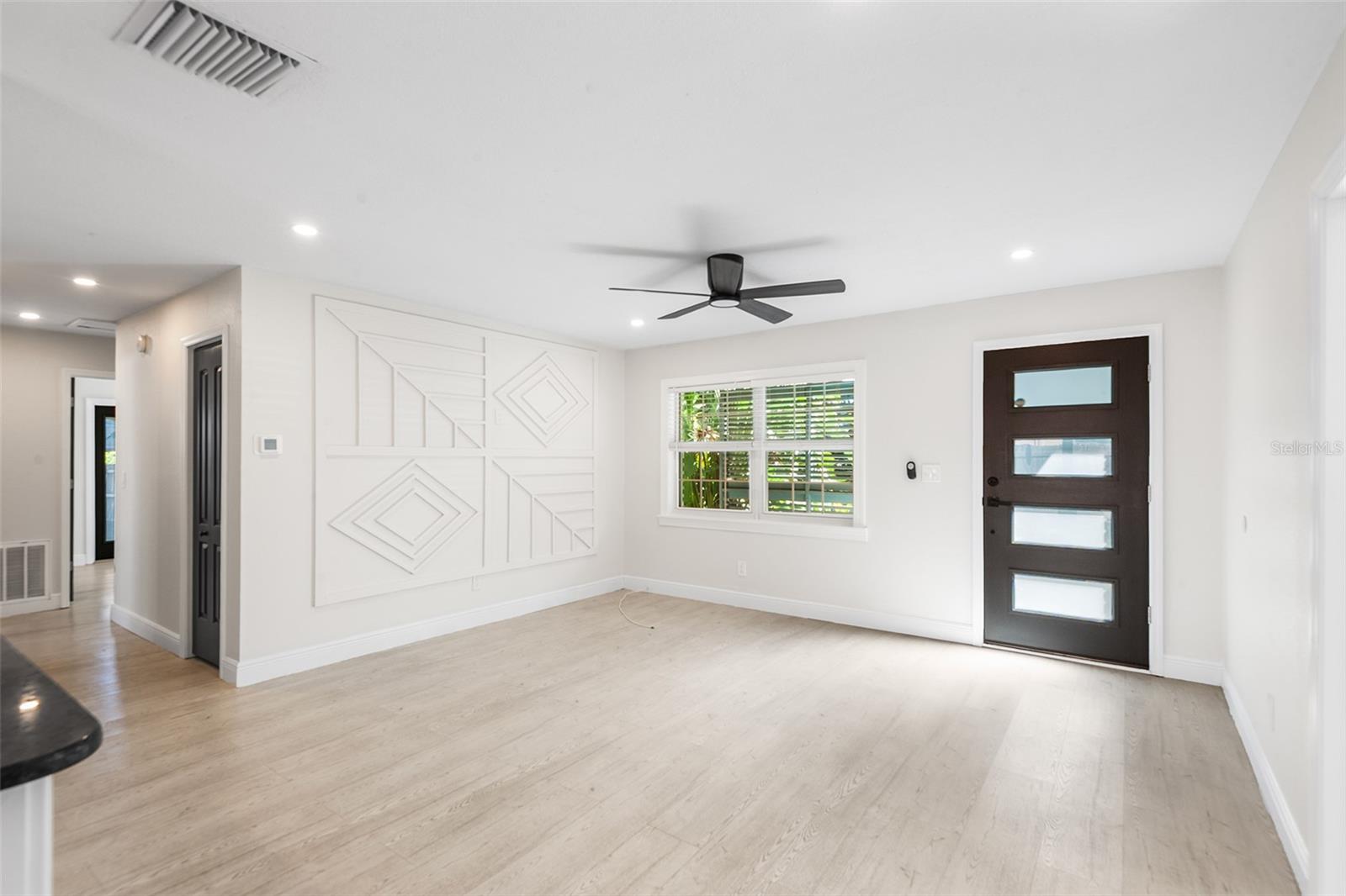 Image 3 of 37 For 810 22nd Street N