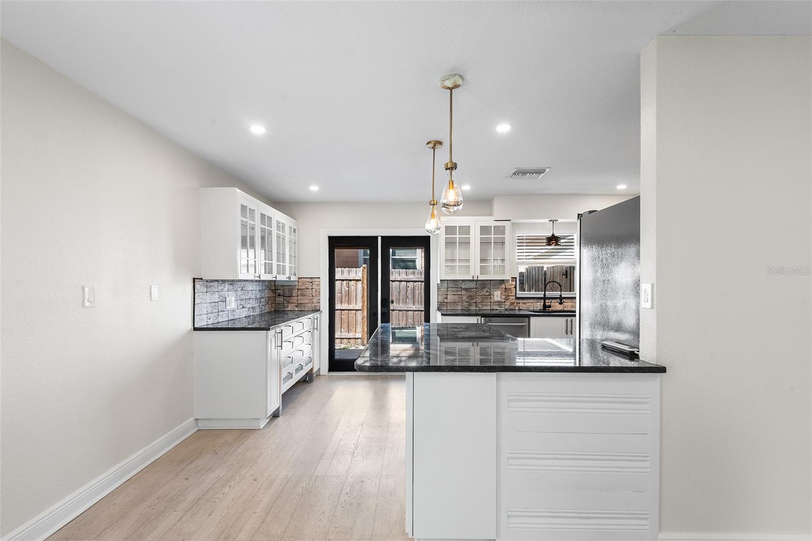 Image 6 of 37 For 810 22nd Street N