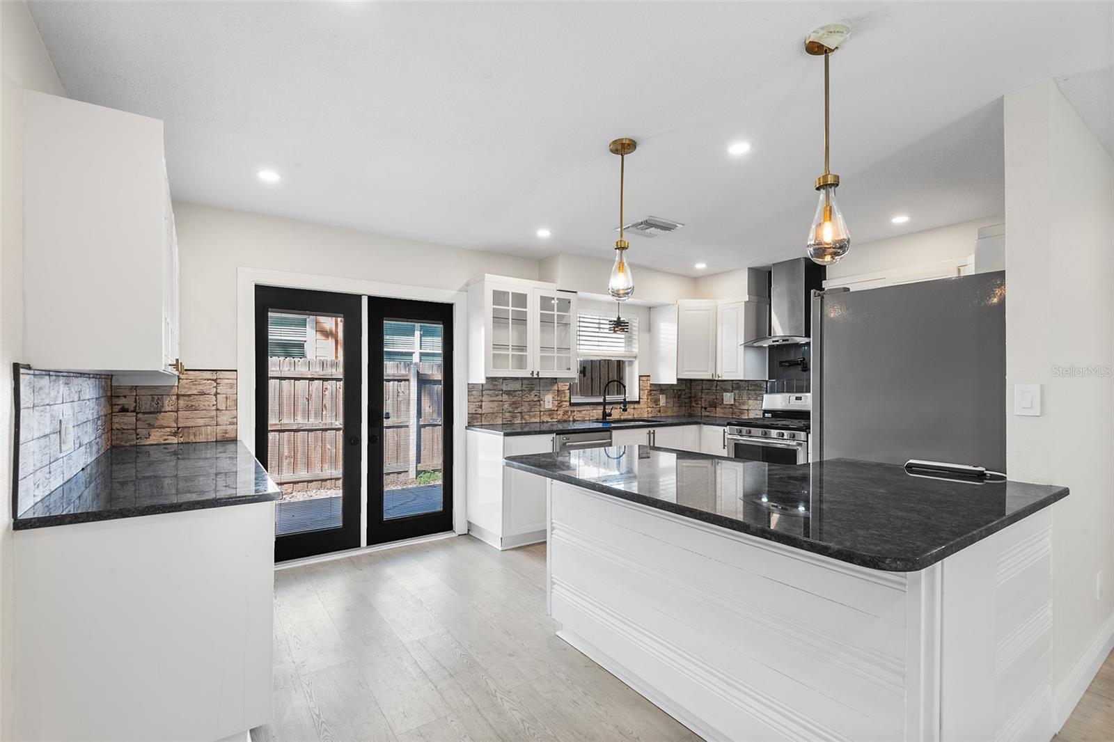 Image 7 of 37 For 810 22nd Street N