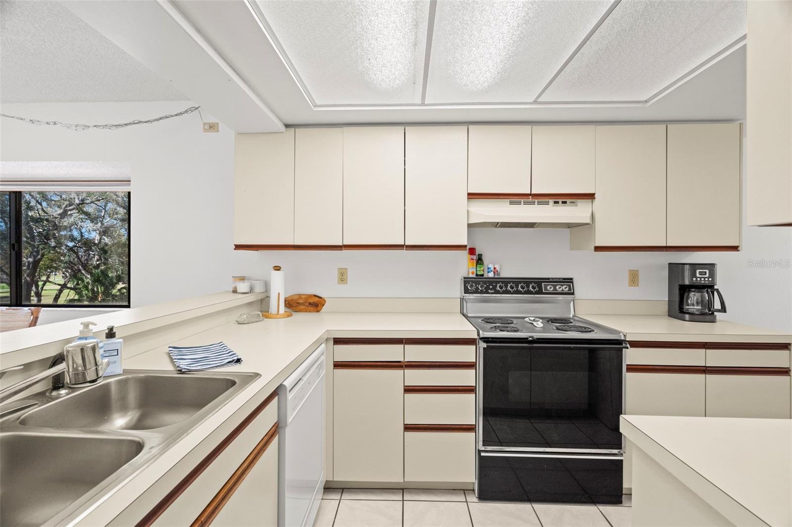 Image 5 of 24 For 1728 Golfview Drive 1728