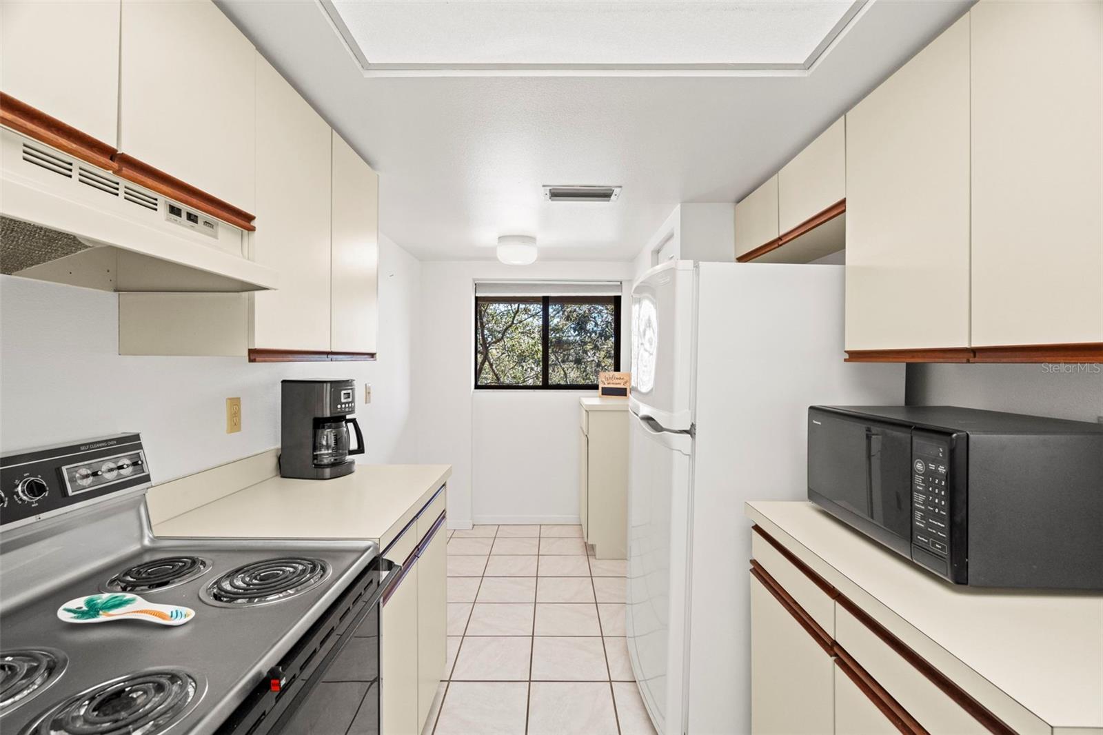 Image 6 of 24 For 1728 Golfview Drive 1728