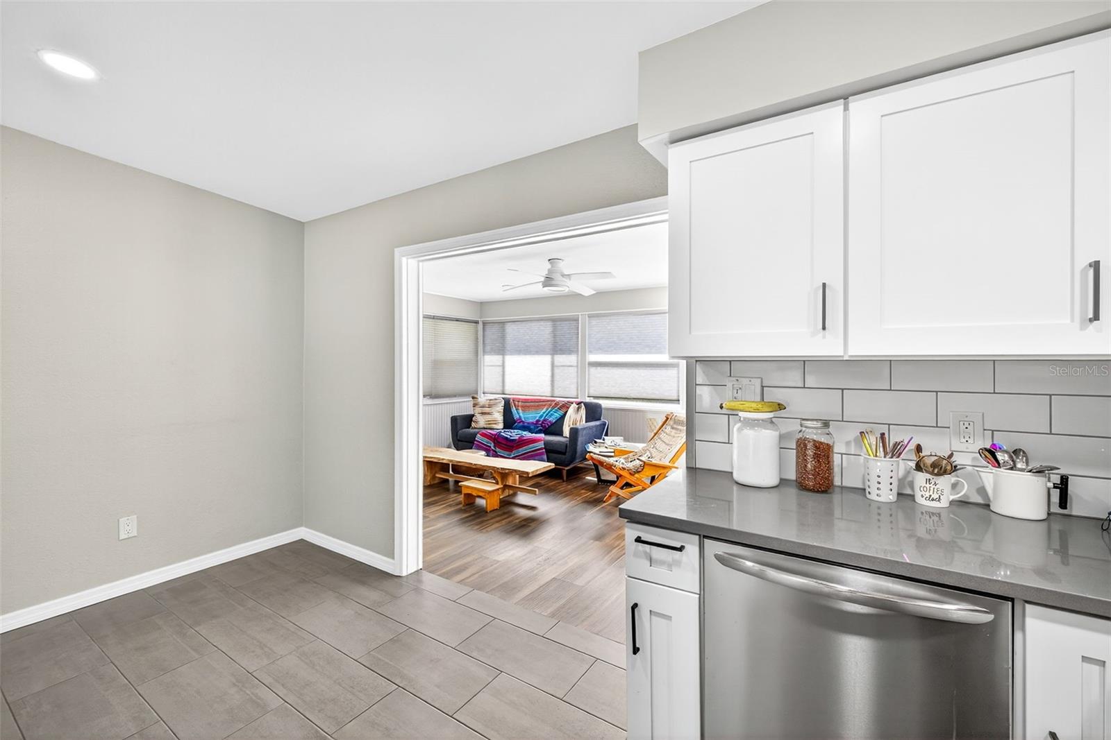 Listing photo id 8 for 1591 Scott Street