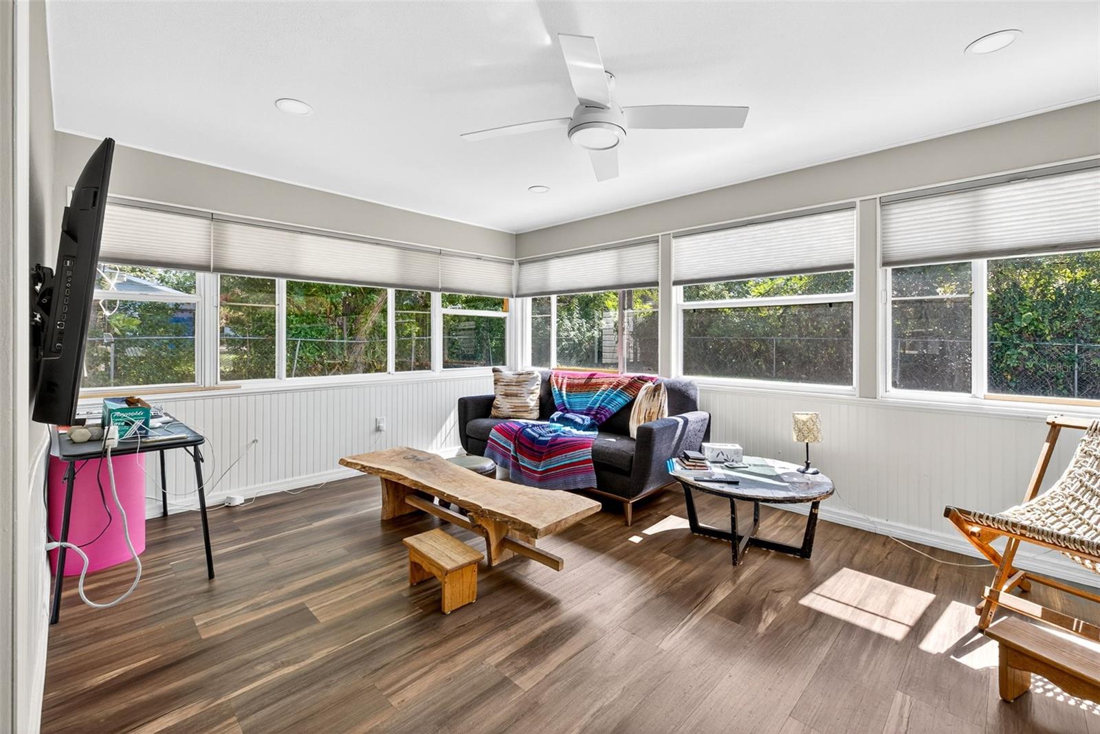 Listing photo id 11 for 1591 Scott Street