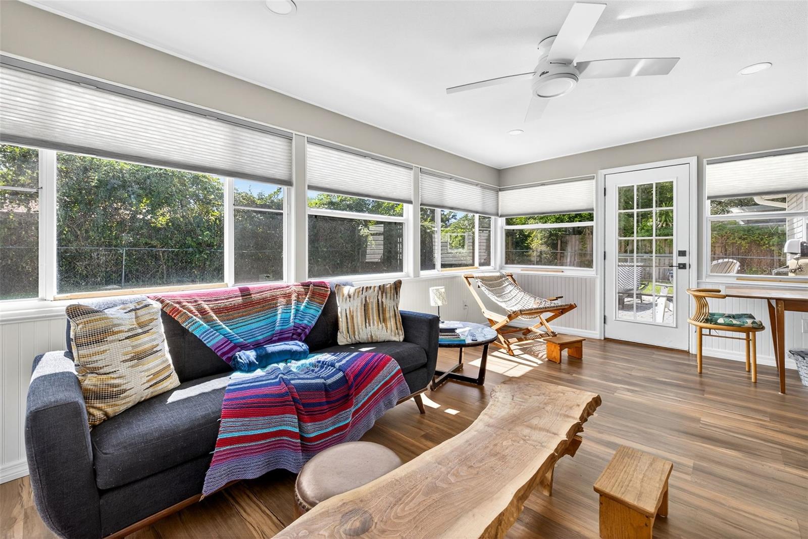 Listing photo id 12 for 1591 Scott Street
