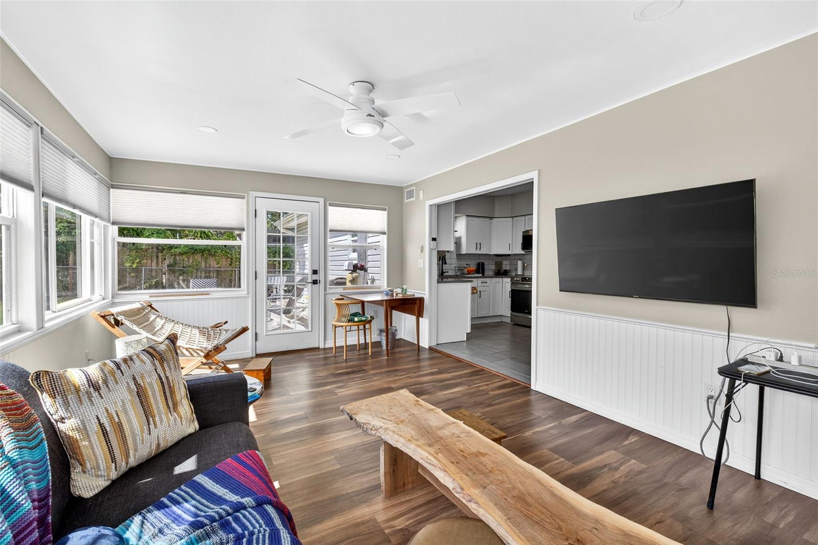 Listing photo id 13 for 1591 Scott Street