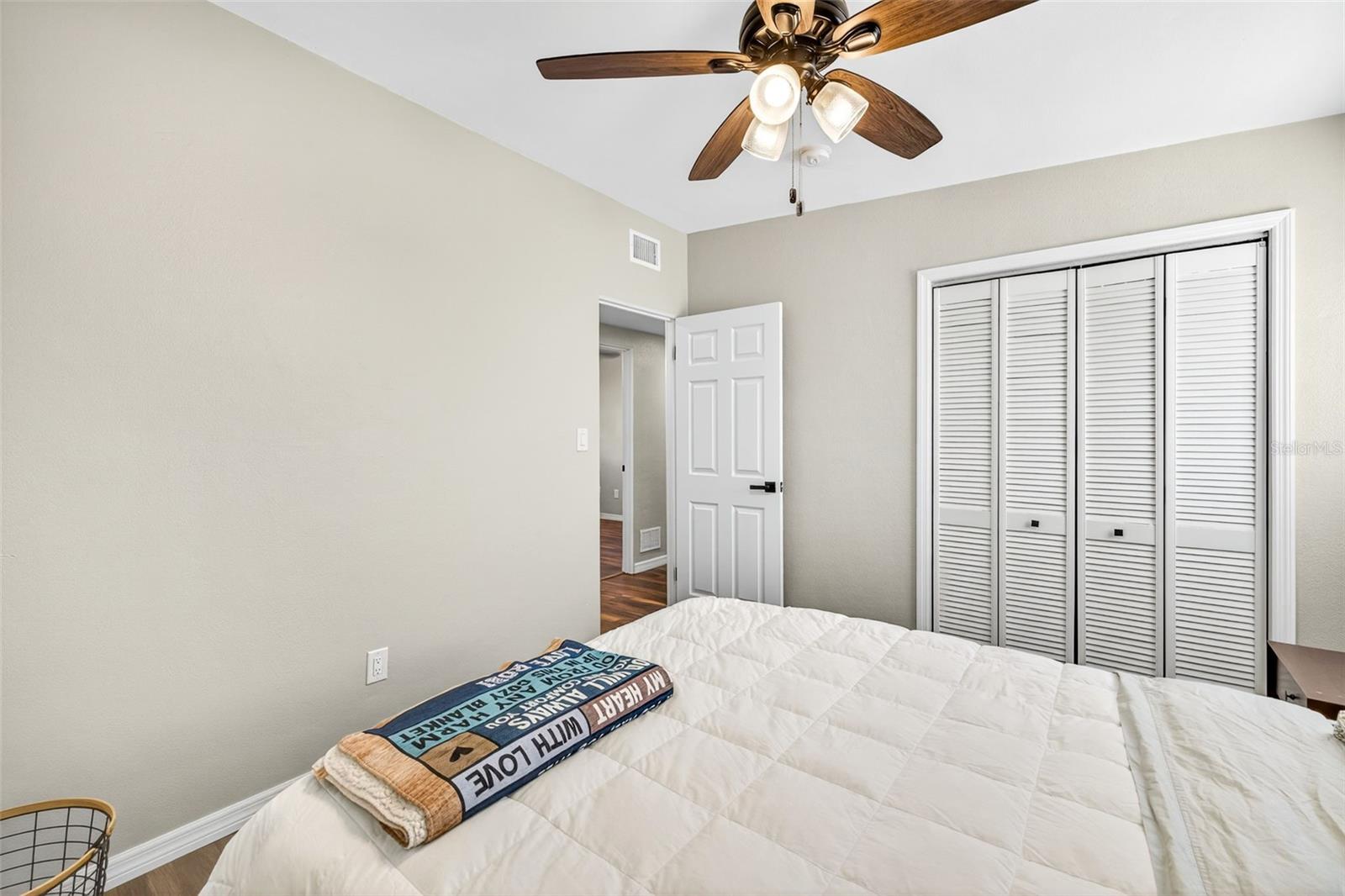 Listing photo id 16 for 1591 Scott Street