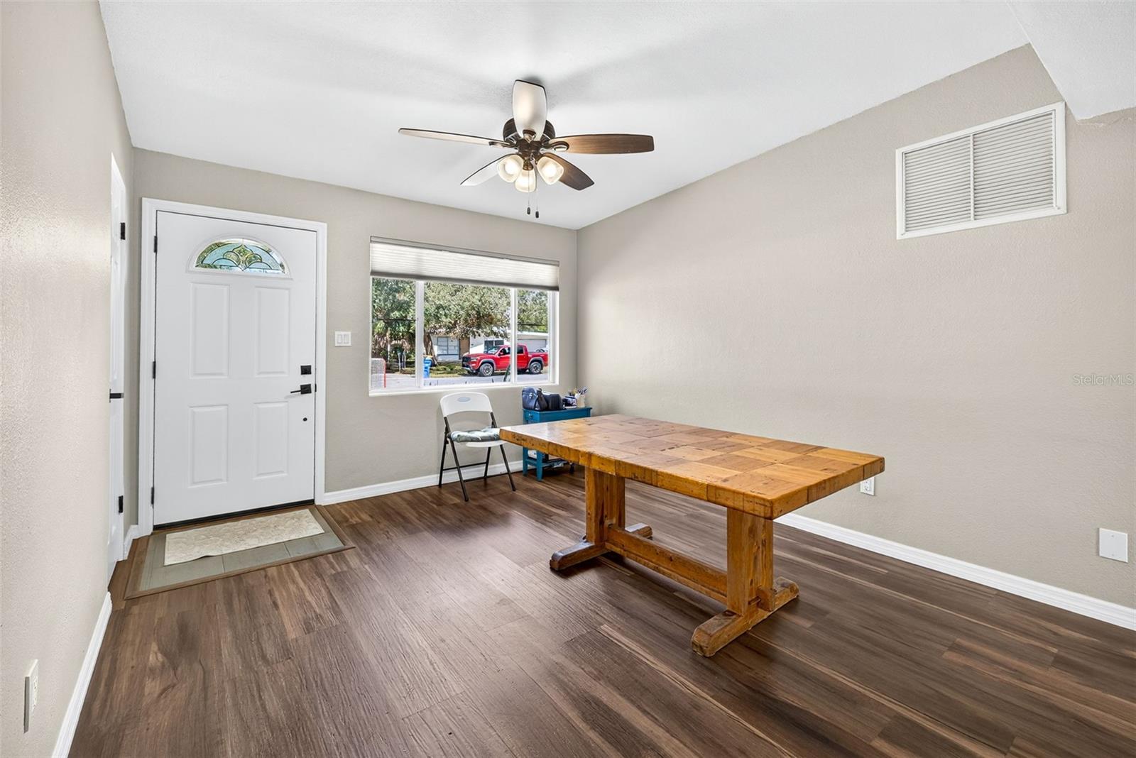 Listing photo id 2 for 1591 Scott Street