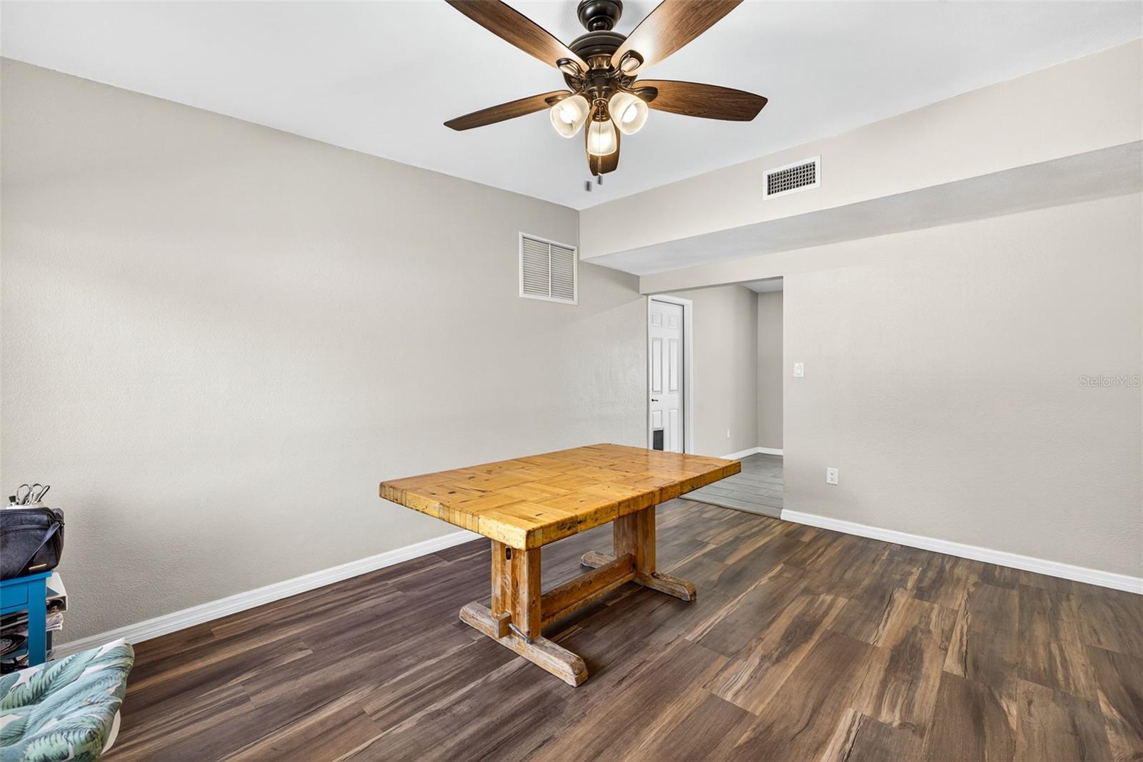 Listing photo id 3 for 1591 Scott Street