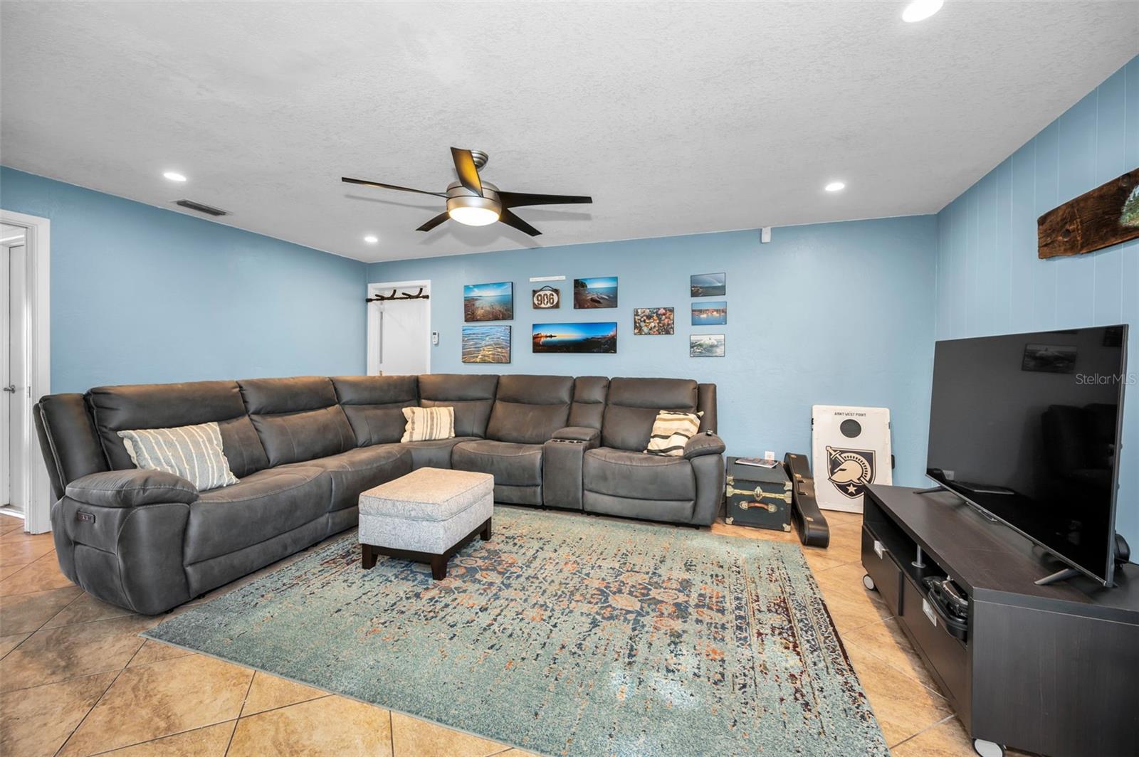 Listing photo id 13 for 4201 46th Avenue S