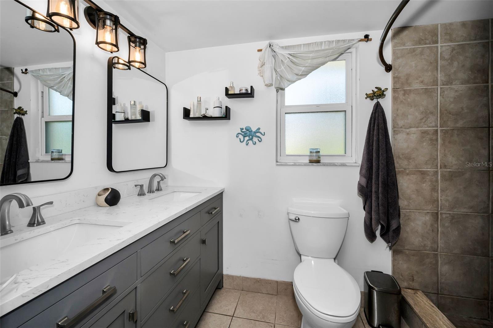 Listing photo id 22 for 4201 46th Avenue S