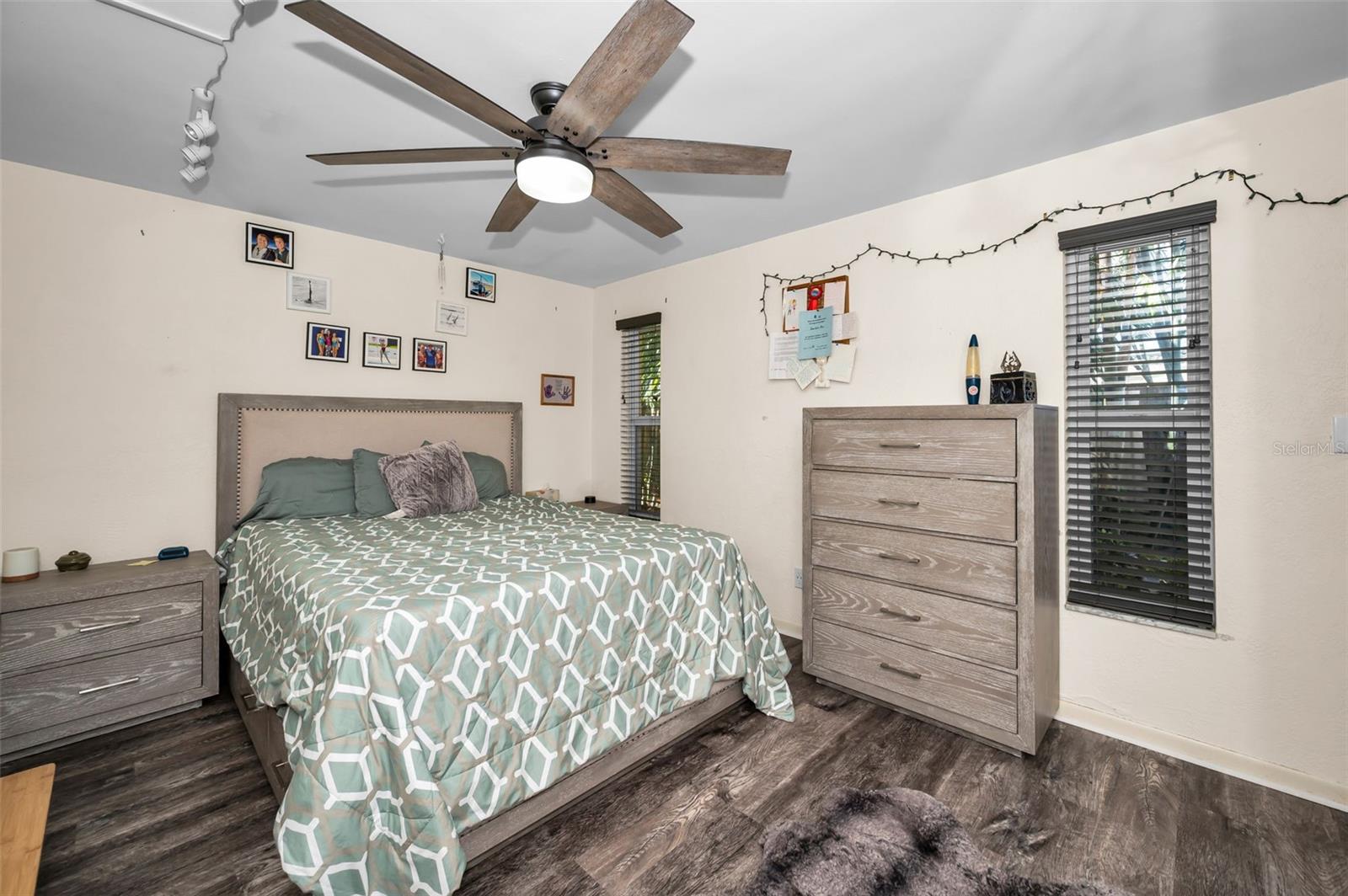 Listing photo id 23 for 4201 46th Avenue S