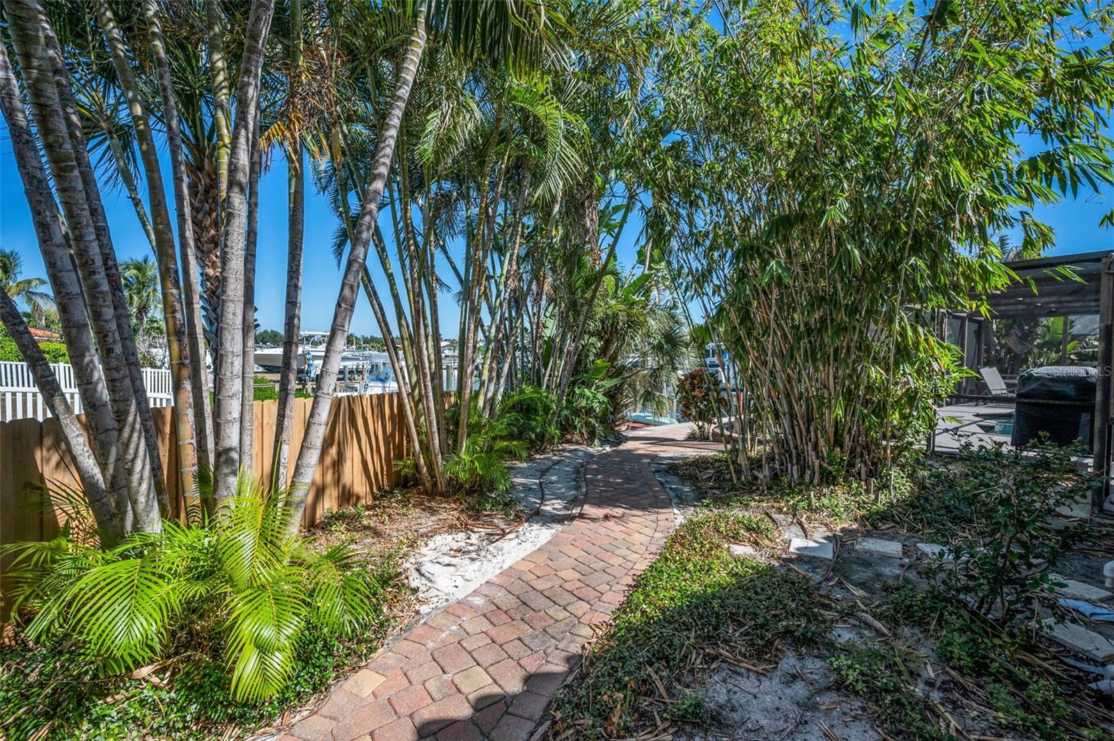 Listing photo id 39 for 4201 46th Avenue S