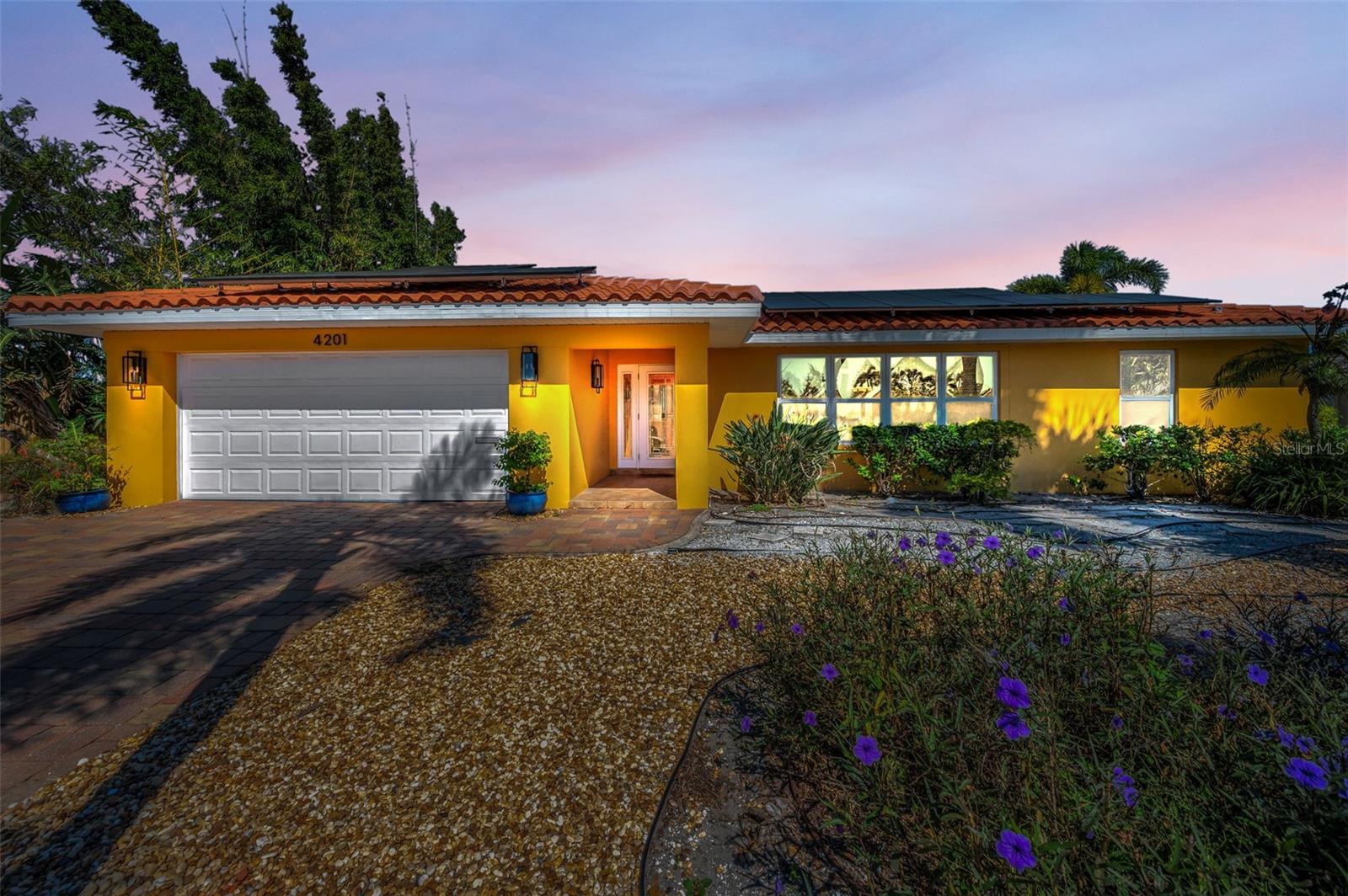 Listing photo id 45 for 4201 46th Avenue S