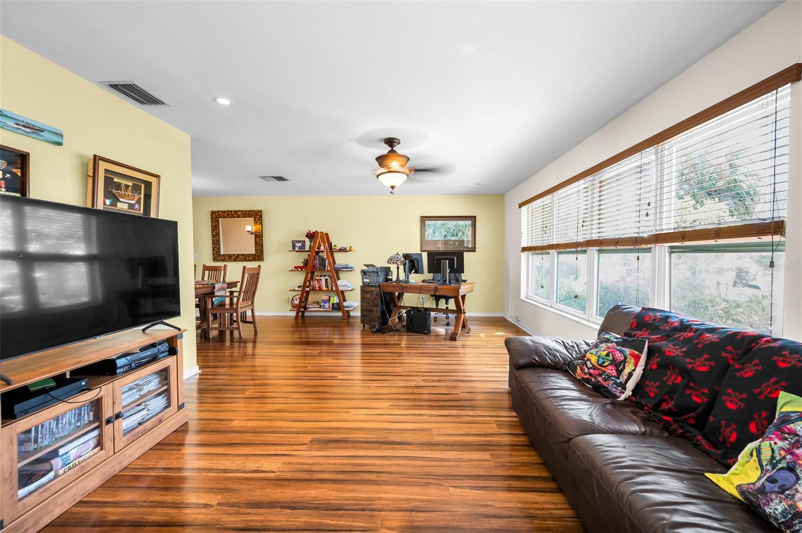 Listing photo id 3 for 4201 46th Avenue S