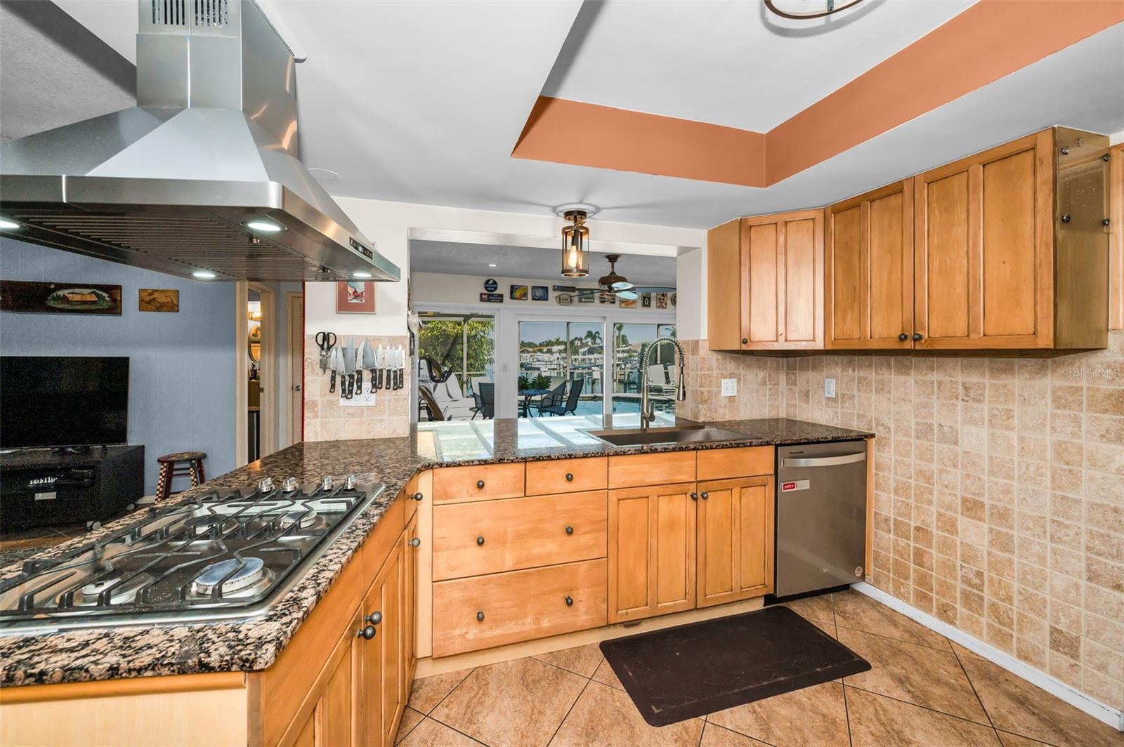 Listing photo id 6 for 4201 46th Avenue S