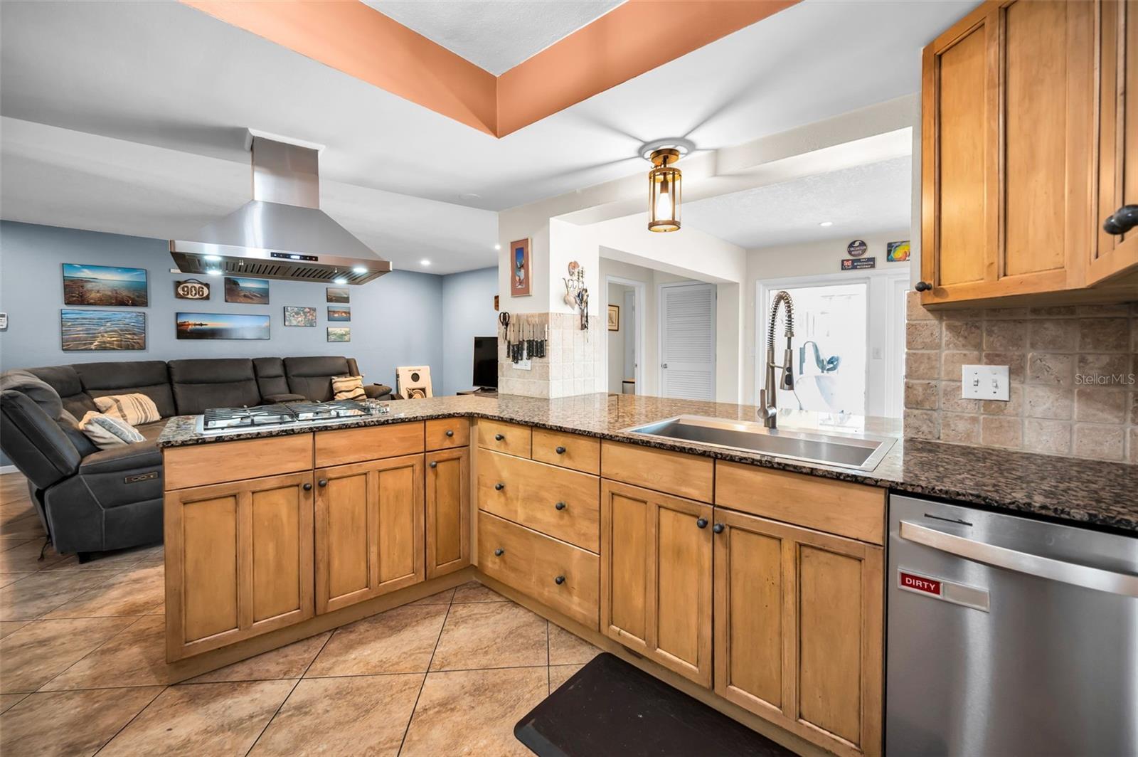 Listing photo id 7 for 4201 46th Avenue S