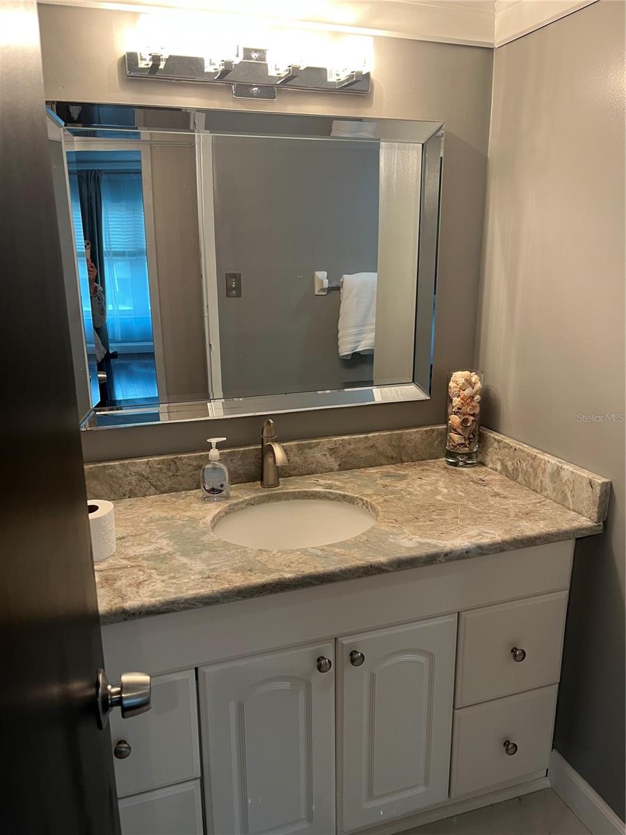 Image 18 of 30 For 2401 Bayshore Boulevard 302