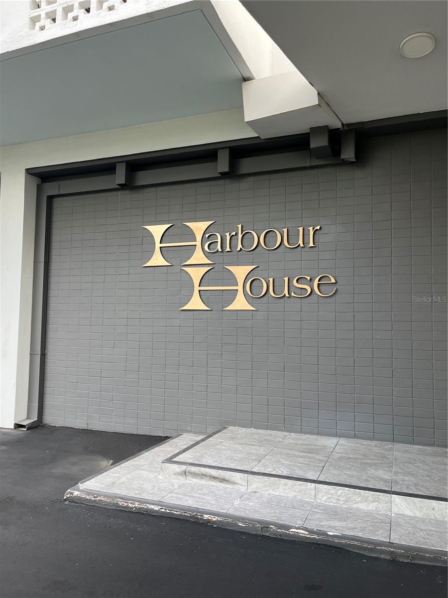 Image 2 of 30 For 2401 Bayshore Boulevard 302