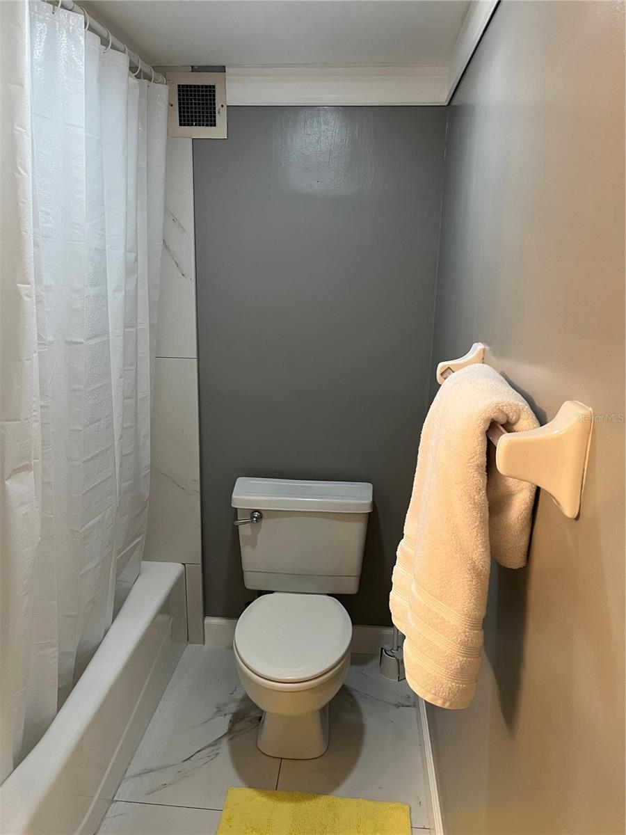 Image 20 of 30 For 2401 Bayshore Boulevard 302