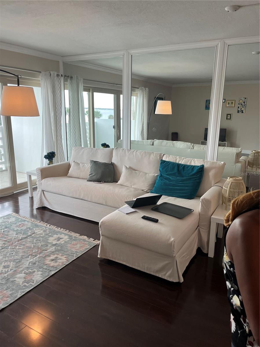 Image 8 of 30 For 2401 Bayshore Boulevard 302