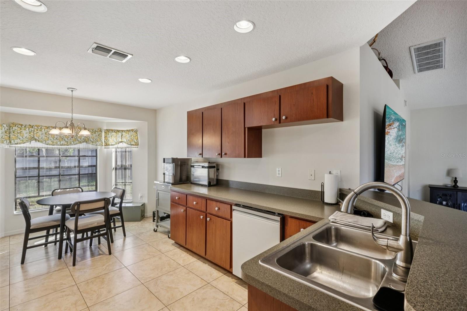 Image 7 of 23 For 8340 Nevada St