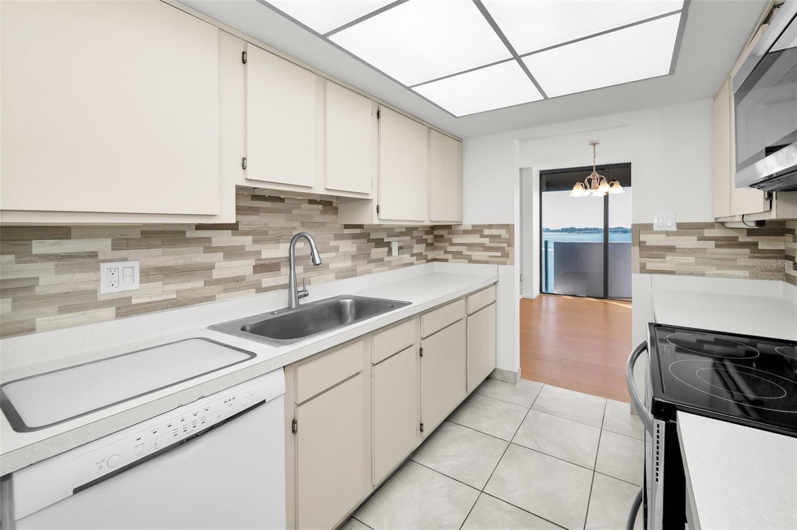 Image 20 of 53 For 80 Rogers Street 10a