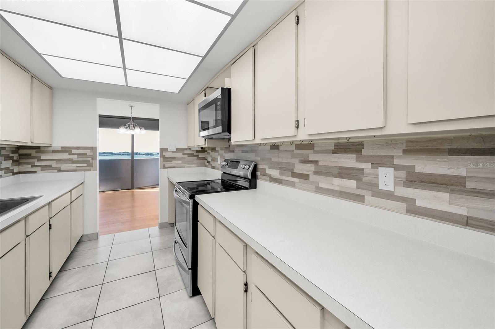 Image 21 of 53 For 80 Rogers Street 10a