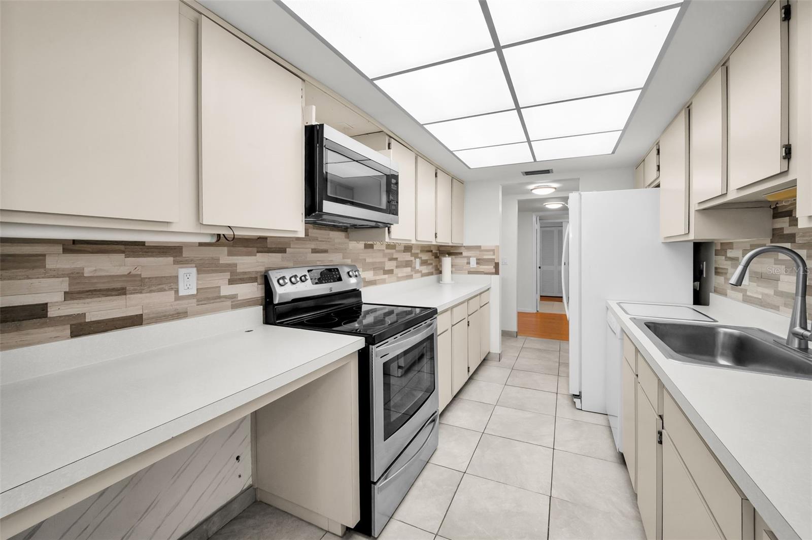 Image 22 of 53 For 80 Rogers Street 10a