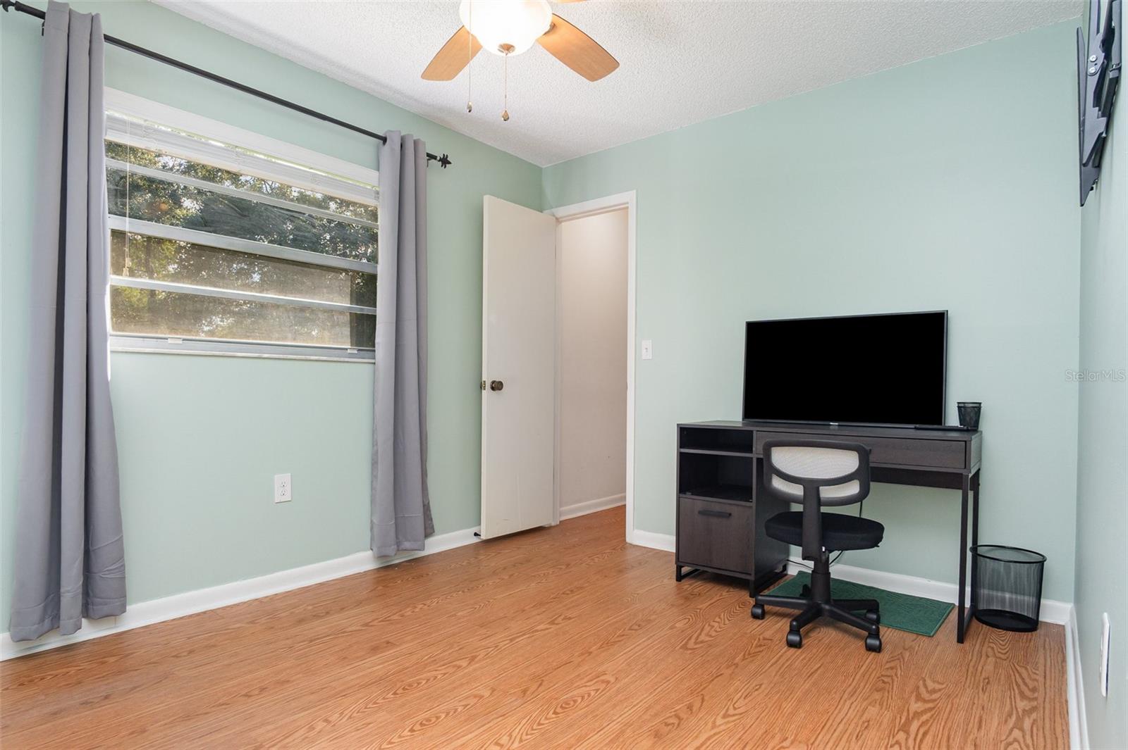 Image 11 of 34 For 413 First Drive