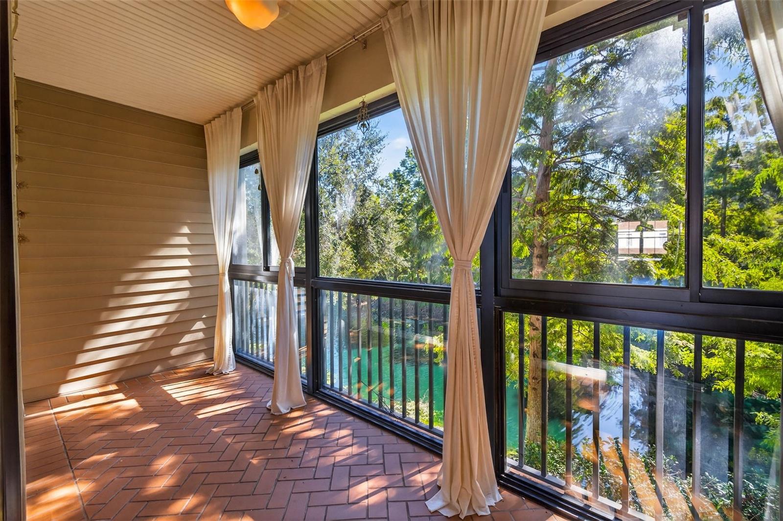 Image 15 of 39 For 9622 Bay Grove Lane