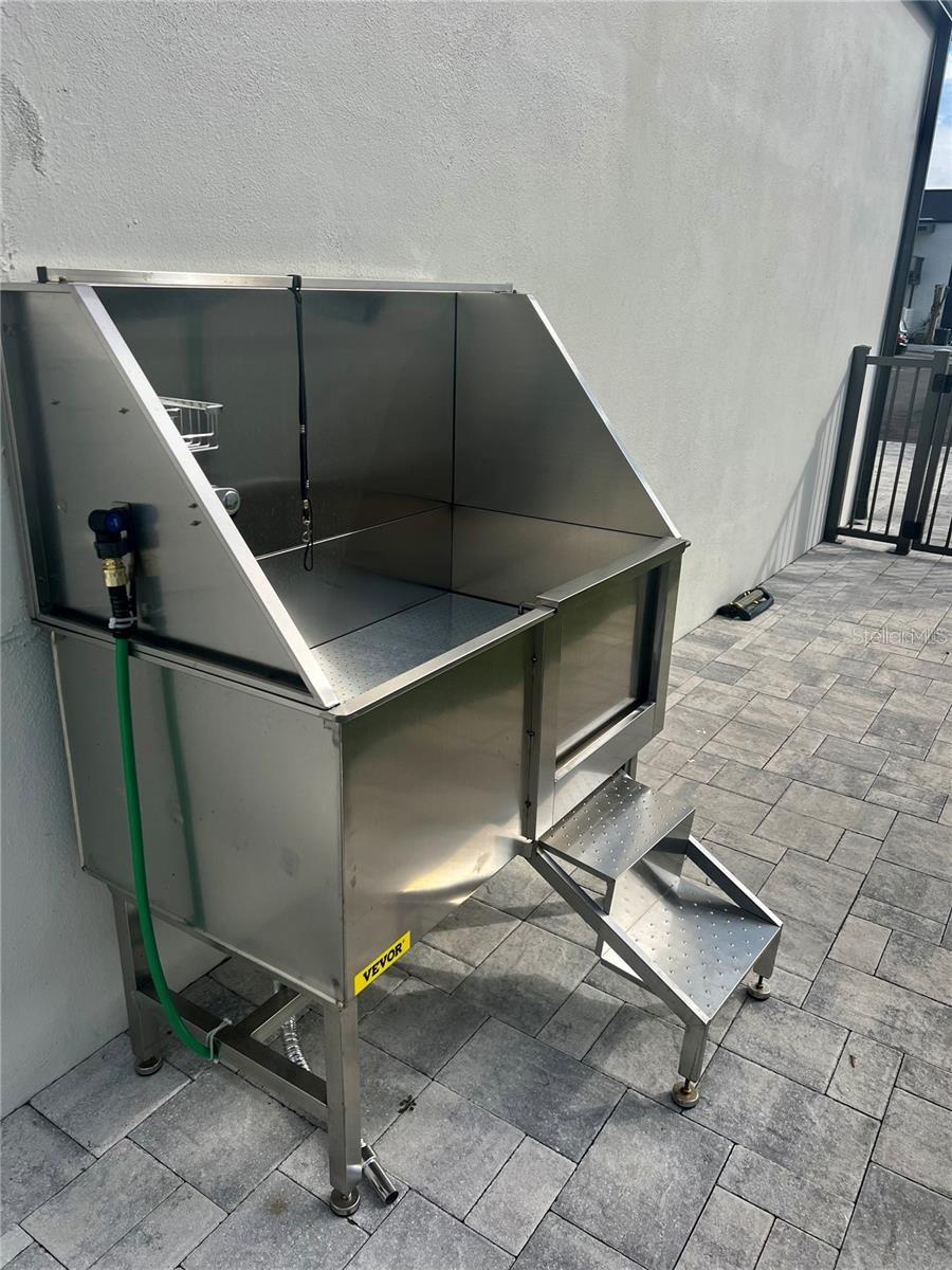 Image 11 of 14 For 3909 Cleveland Street